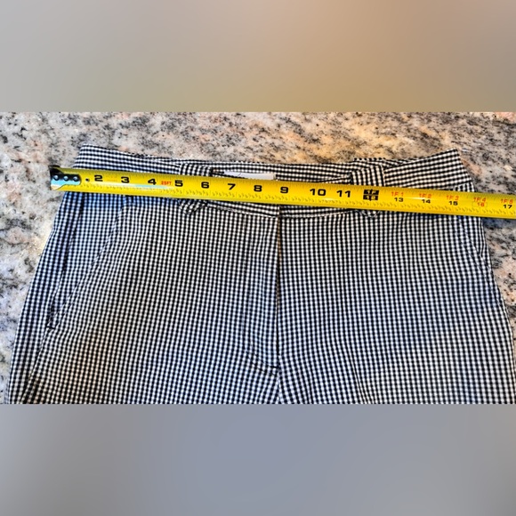 Villager Liz Claiborne. Black & white stretch capri pants - Picture 6 of 8